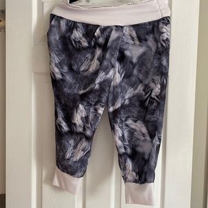 Kyodan patterned yoga capris